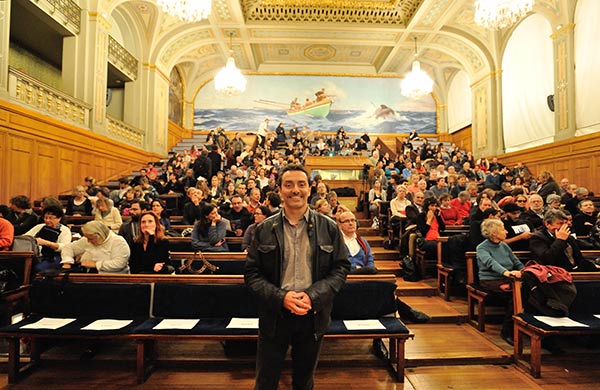 Alessandro De Maddalena at his lecture on great white sharks of South Africa at the Oceanographic Institute in Paris, France in December 2014 (photo by Richard Allan).